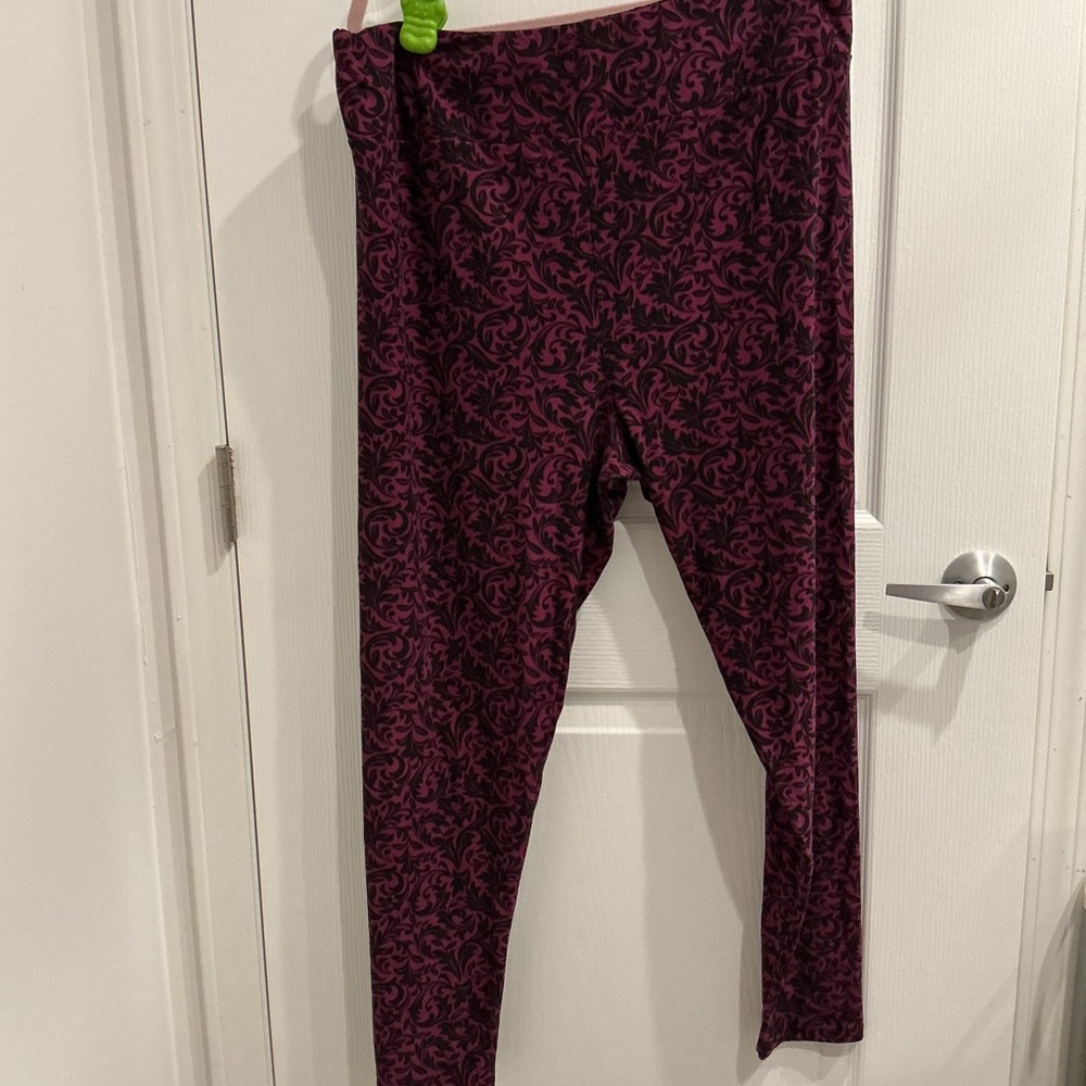 LuLaRoe Purple and Black Swirl Leggings